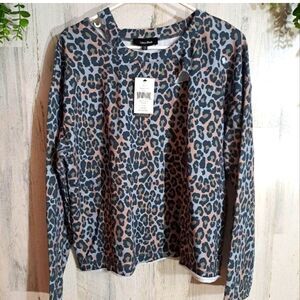 Lea & Viola Distressed Top